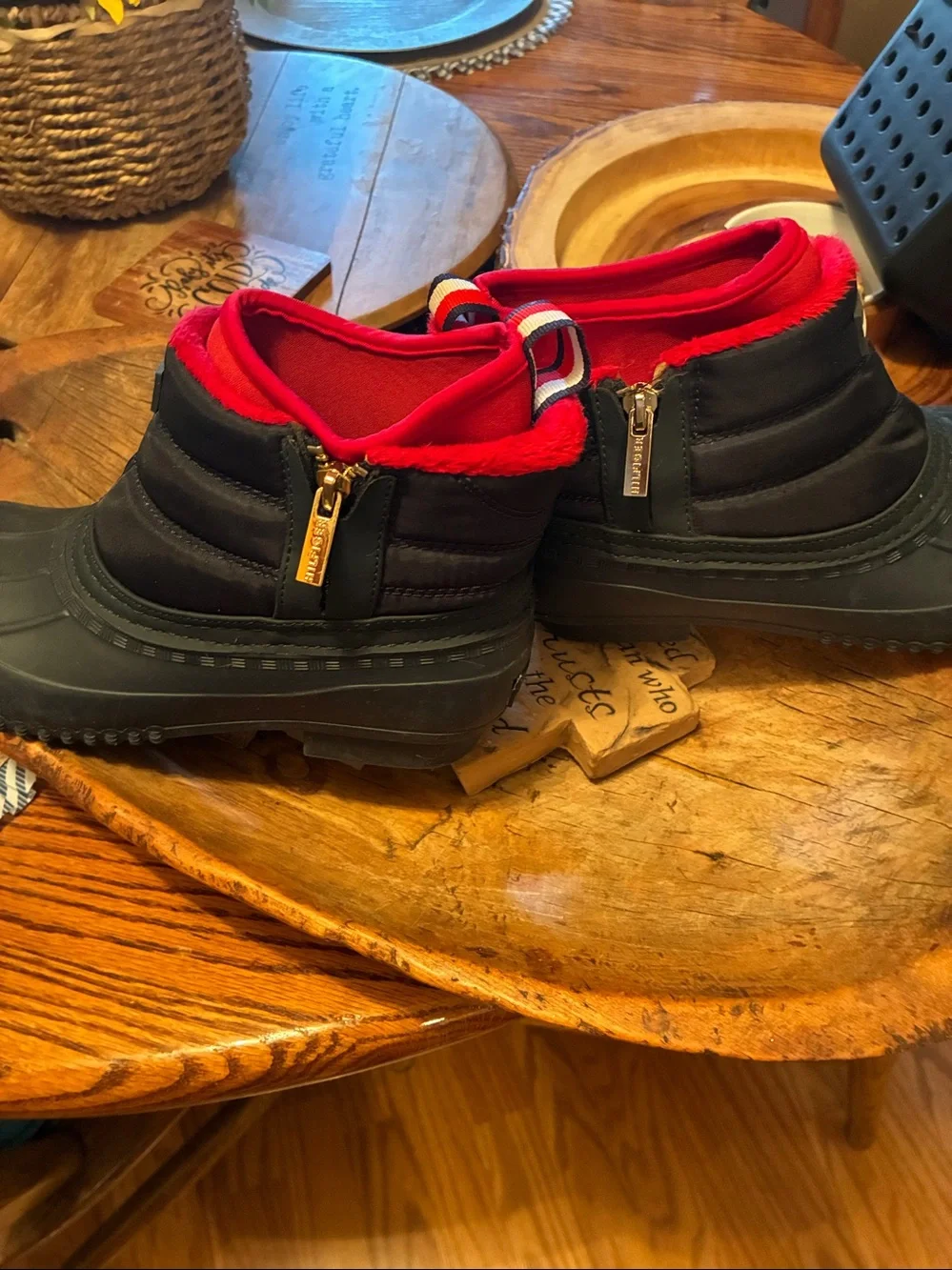 Tommy Hilfiger women’s Black Slip-On Loafers with Textured Rubber Soles